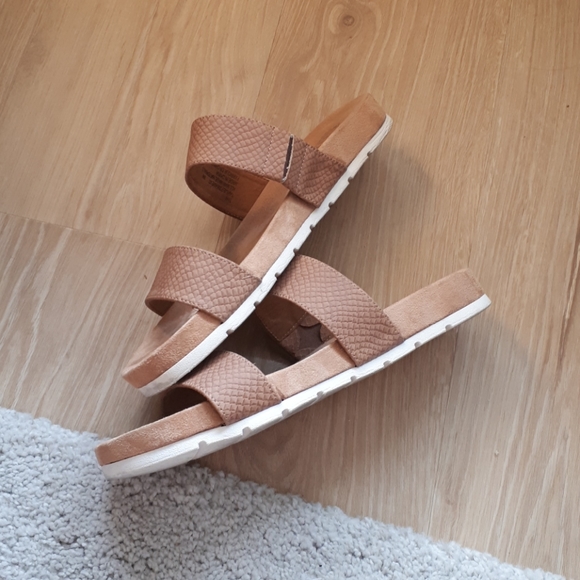 White Mountain faux suede summer slides - Picture 3 of 4